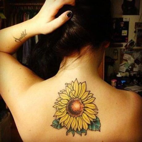 9-tatuagem-flor-girassol-nuca-feminina