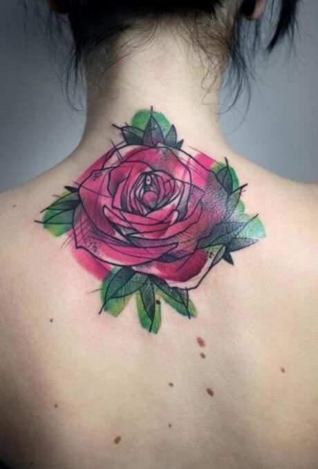 tatuagem-feminina-flor-nas-costas