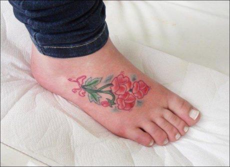 tatuagem-flores-nos-pes