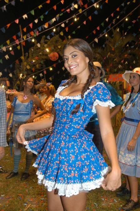 vestido-curto-azul-de-festa-junina